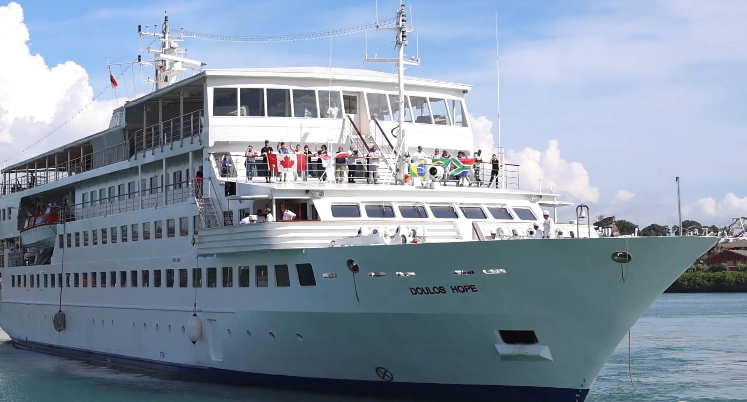 Nuevo barco-librería llega a puertos de Asia con mensaje de esperanza