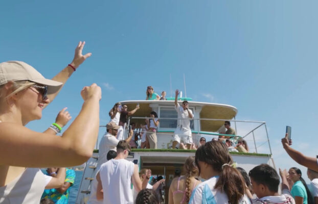 Evangelizando en las fiestas de Mallorca, España